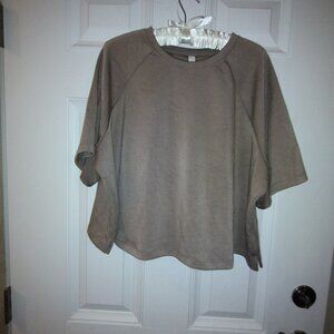 LADIES CASUSAL OR WORKOUT CROP TOP